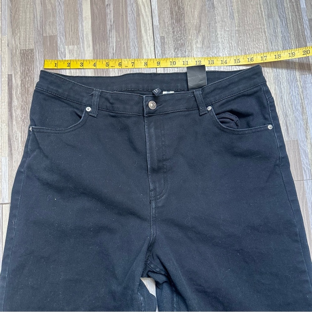 H&M Women’s Relaxed Fit Wide Leg Black Jeans Size 16 - Picture 4 of 9